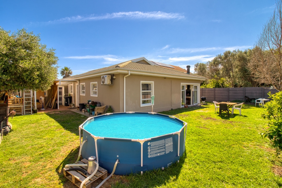 3 Bedroom Property for Sale in Olive Grove Western Cape